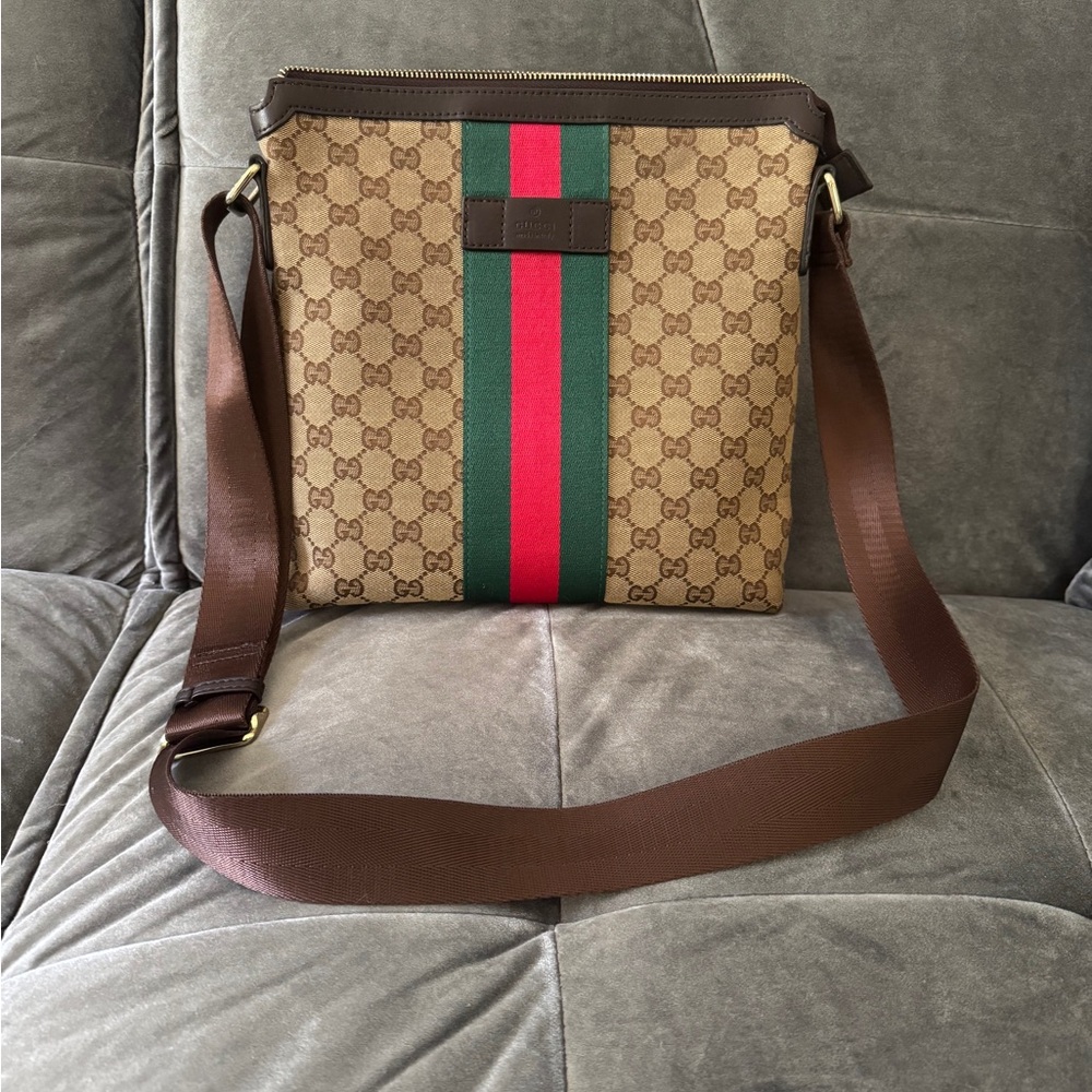 Gucci GG Supreme Messenger
